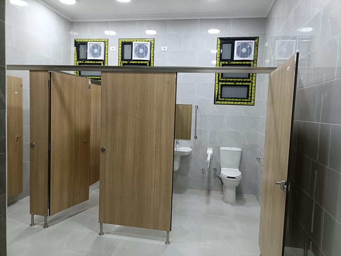 دورات المياه بمركز الخدمات دورات المياه بمركز الخدمات