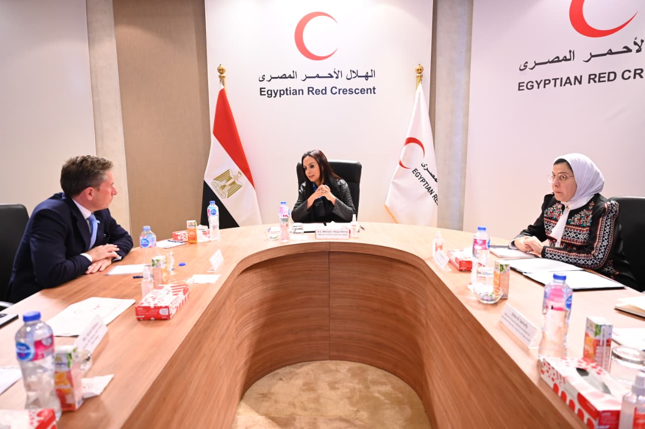 الدكتورة مايا مرسي وزيرة التضامن الاجتماعي تستقبل نائبة رئيس الهلال الأحمر المصري توم فليتشر وكيل الأمين العام للأمم المتحدة للشئون الإنسانية الدكتورة مايا مرسي وزيرة التضامن الاجتماعي تستقبل نائبة رئيس الهلال الأحمر المصري توم فليتشر وكيل الأمين العام للأمم المتحدة للشئون الإنسانية
