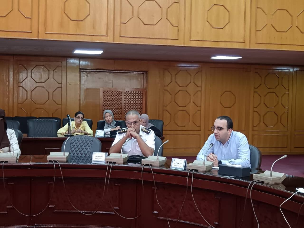 جانب من الاجتماع والحضور (1)