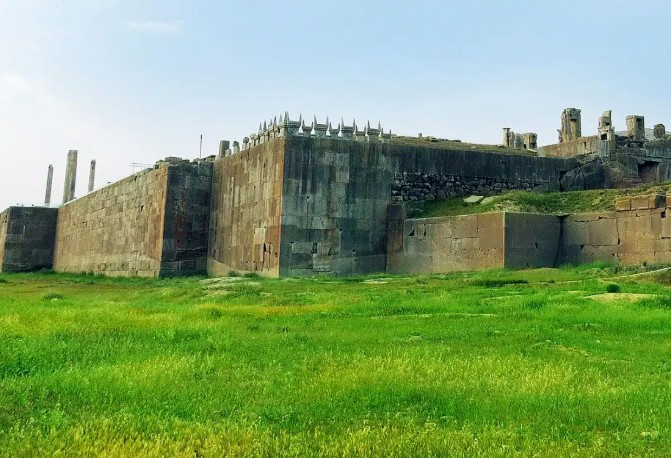 المواقع الأثرية بمدينة بريسبوليس