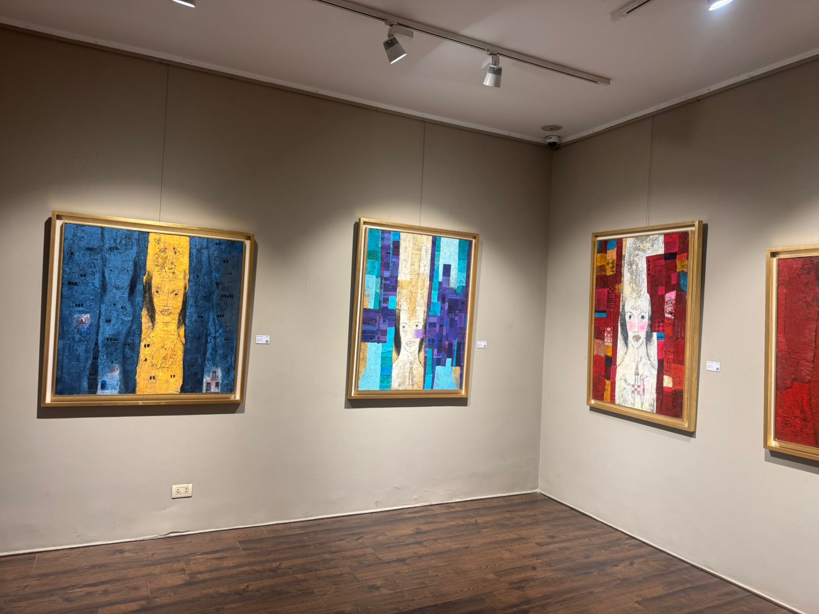 اللوحات المعروضة بمعرض طيات السكون اللوحات المعروضة بمعرض طيات السكون