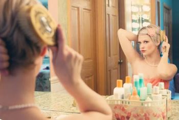 حيل سهلة للتهلص من قشرة الشعر