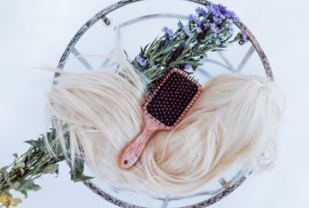 التخلص من قشرة الشعر