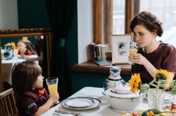 تعليم الأطقال الإتيكيت