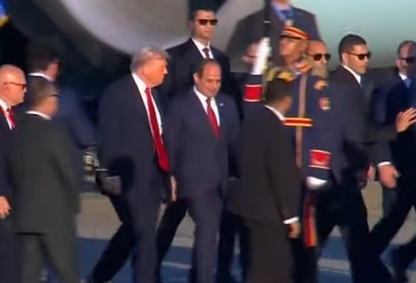 الرئيس السيسى يستقبل ترامب لدى وصوله شرم الشيخ (1)