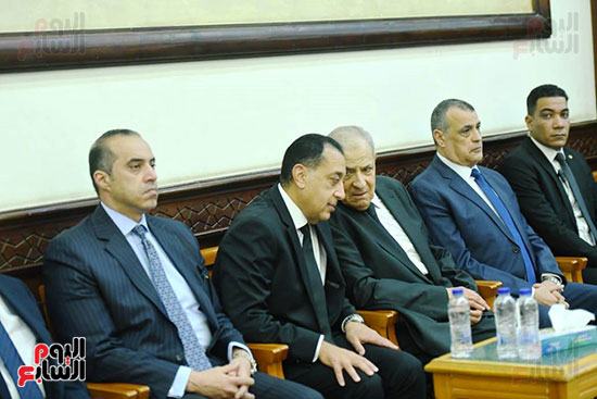 المهندس ابراهيم محلب بجواره الدكتور مصطفى مدبولى