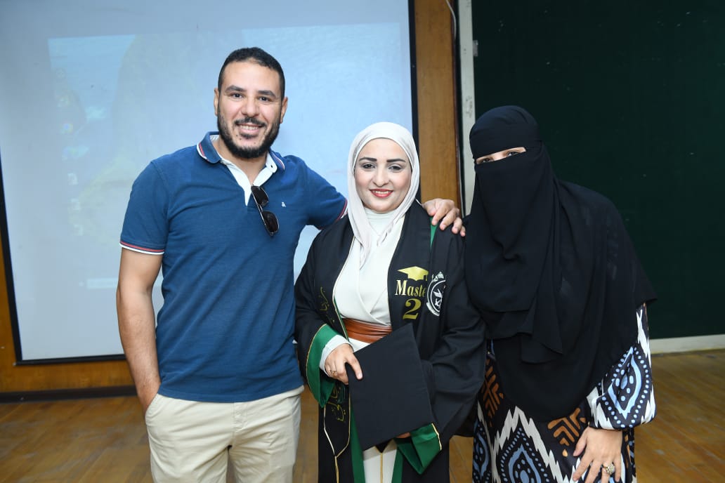 جانب من الحضور خلال مناقشة رسالة ماجستير رباب الجالى (6)