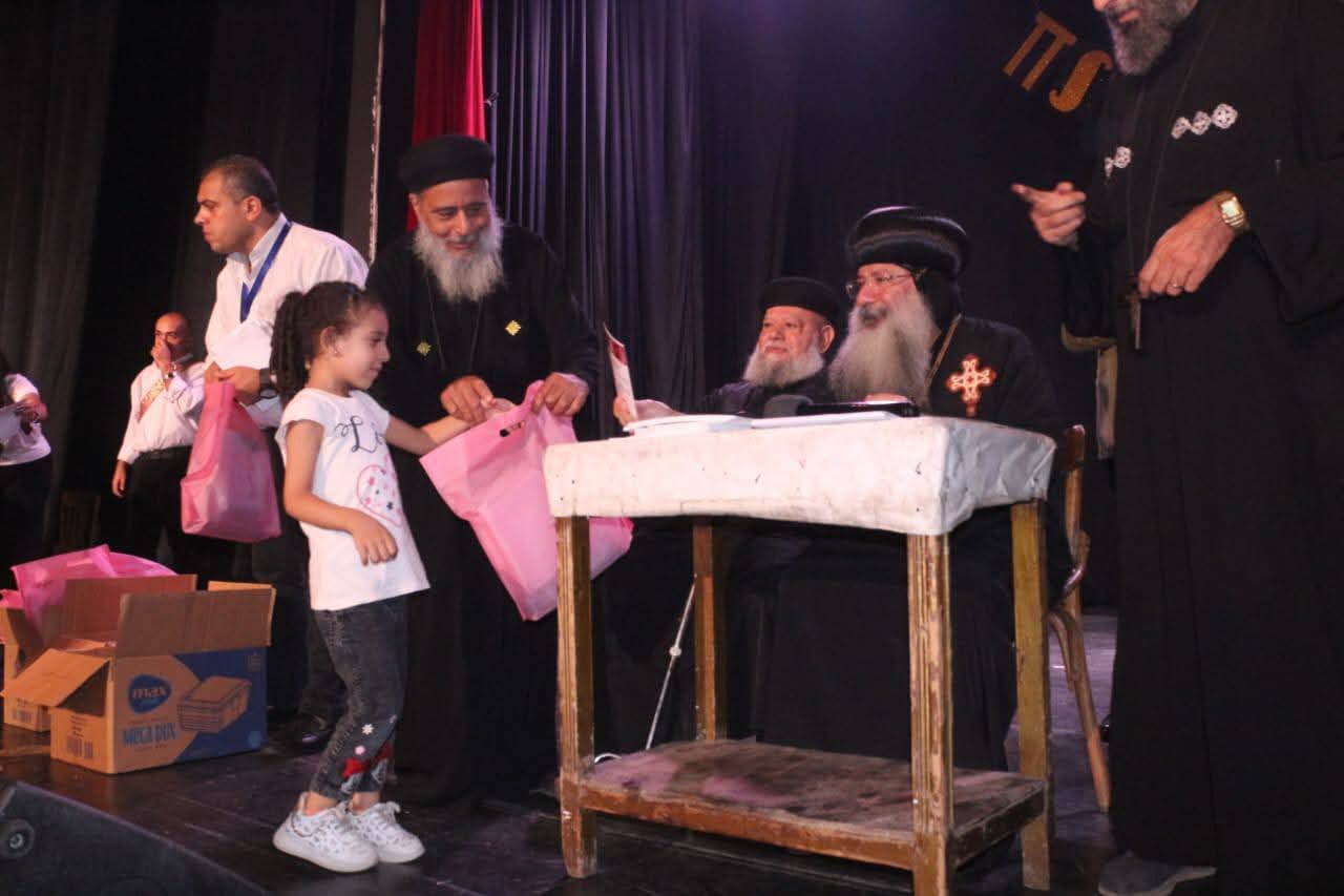 تسليم الهدايا تسليم الهدايا