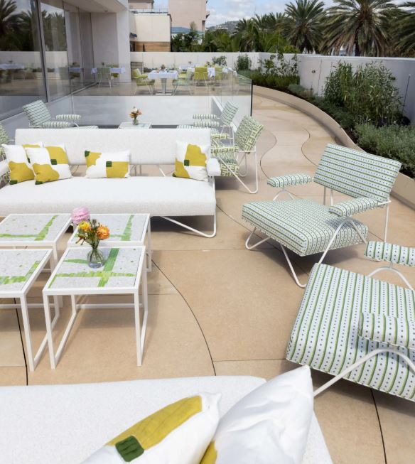 المنطقة الخارجية للمطعم