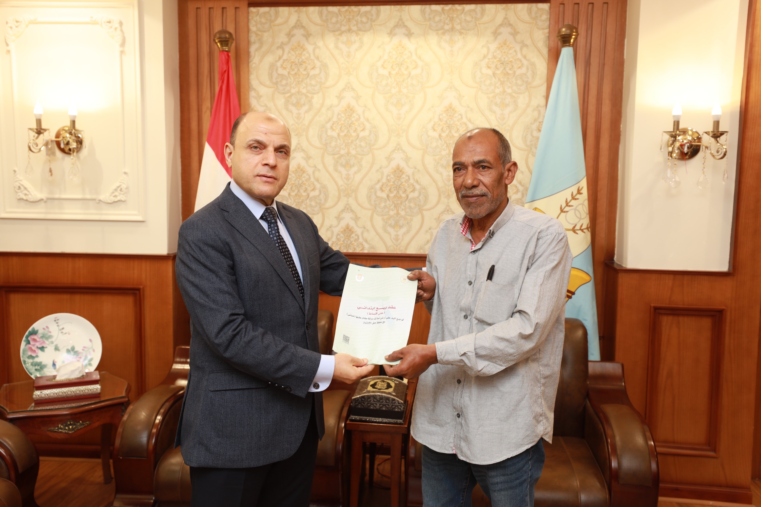 محافظ كفر الشيخ يسلم عقود تقنين