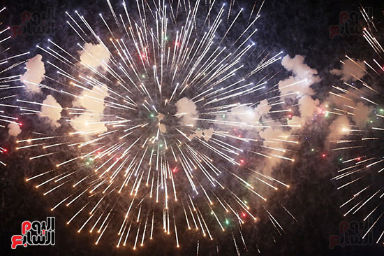 الألعاب النارية تضىء سماء استاد القاهرة