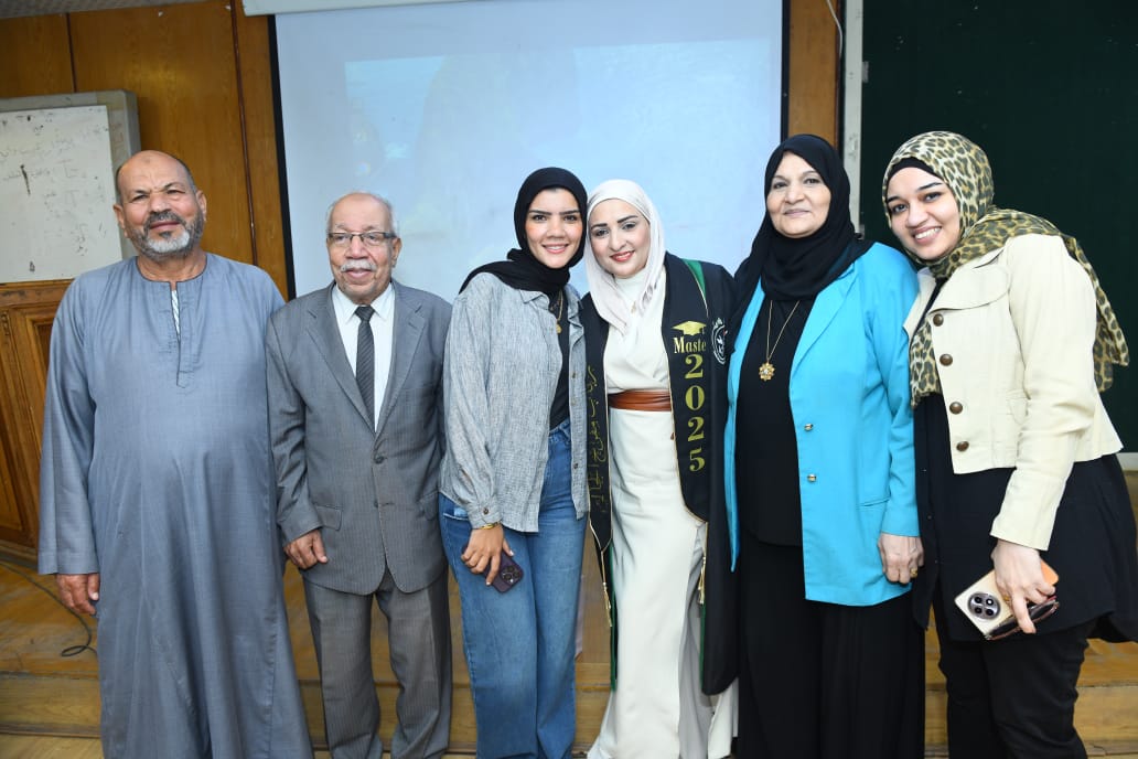 جانب من الحضور خلال مناقشة رسالة ماجستير رباب الجالى (1)