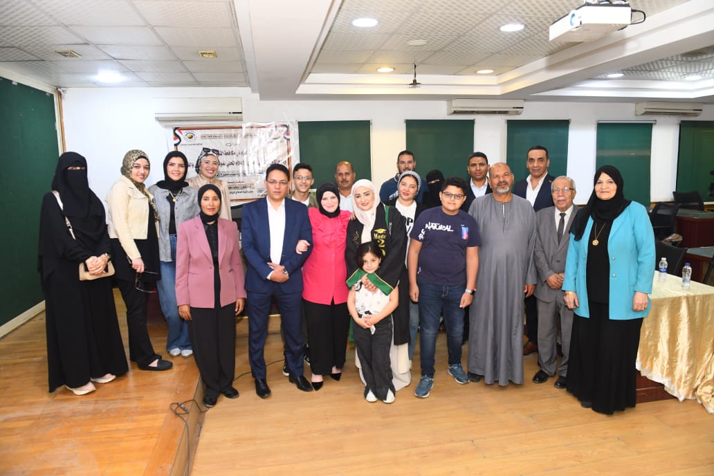 جانب من الحضور خلال مناقشة رسالة ماجستير رباب الجالى (2)