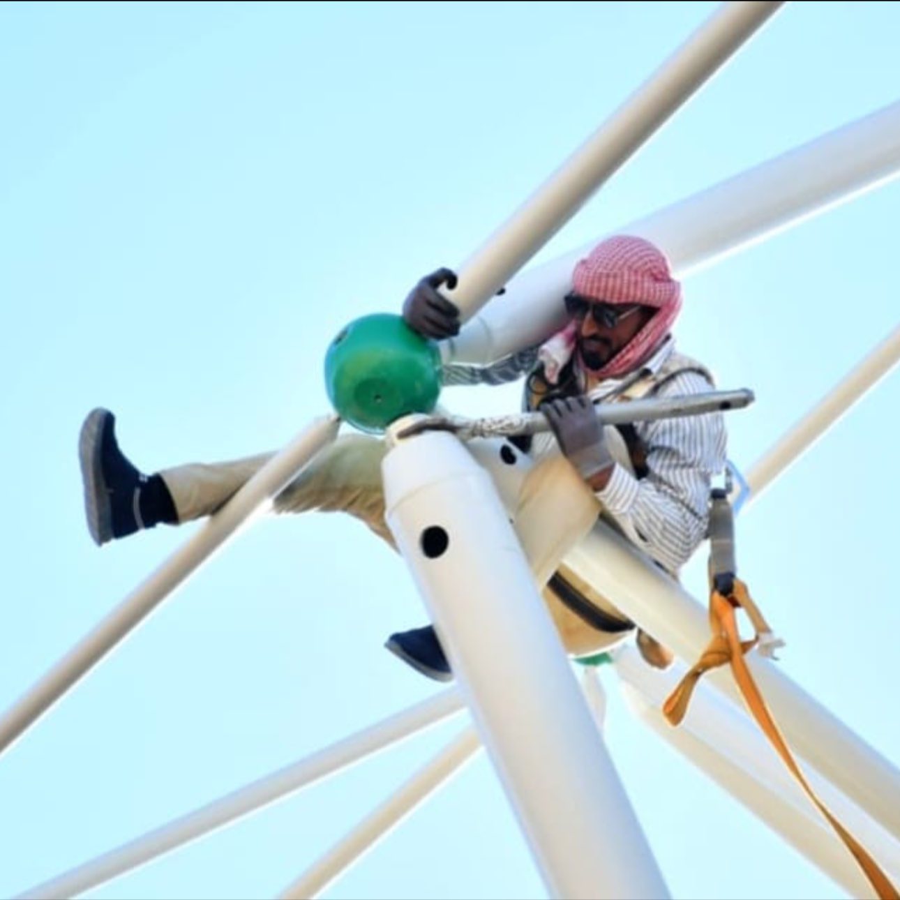 جانب من العمل في استاد المصري جانب من العمل في استاد المصري