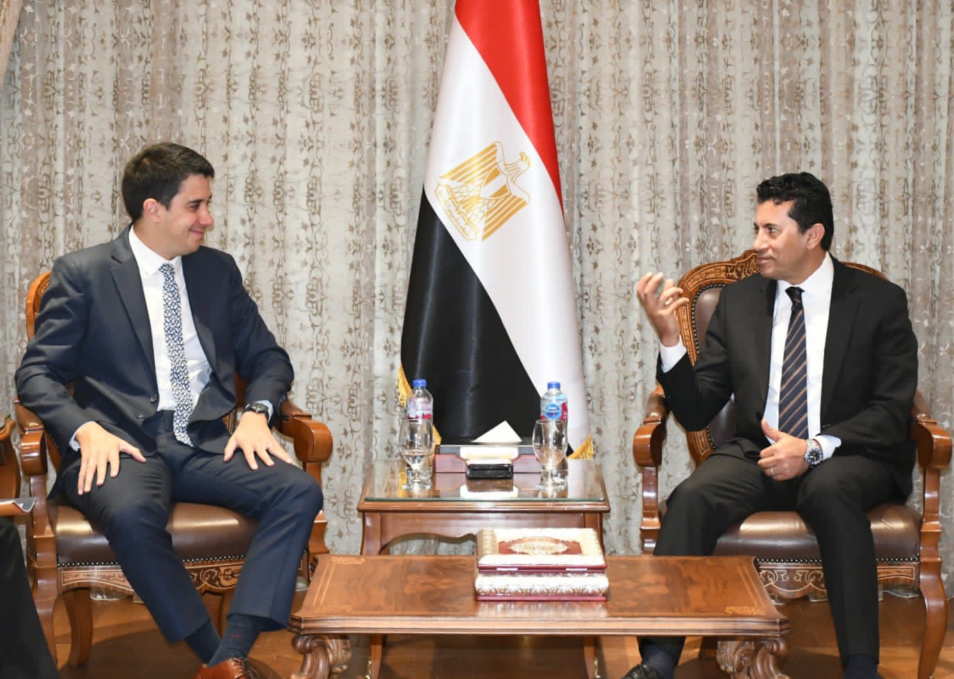 جانب من الجلسة 1