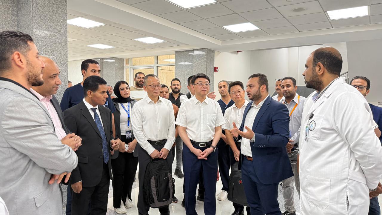 وفد صيني يزور مجمع الأقصر الطبي الدولي لبحث التعاون المصرى الصيني
