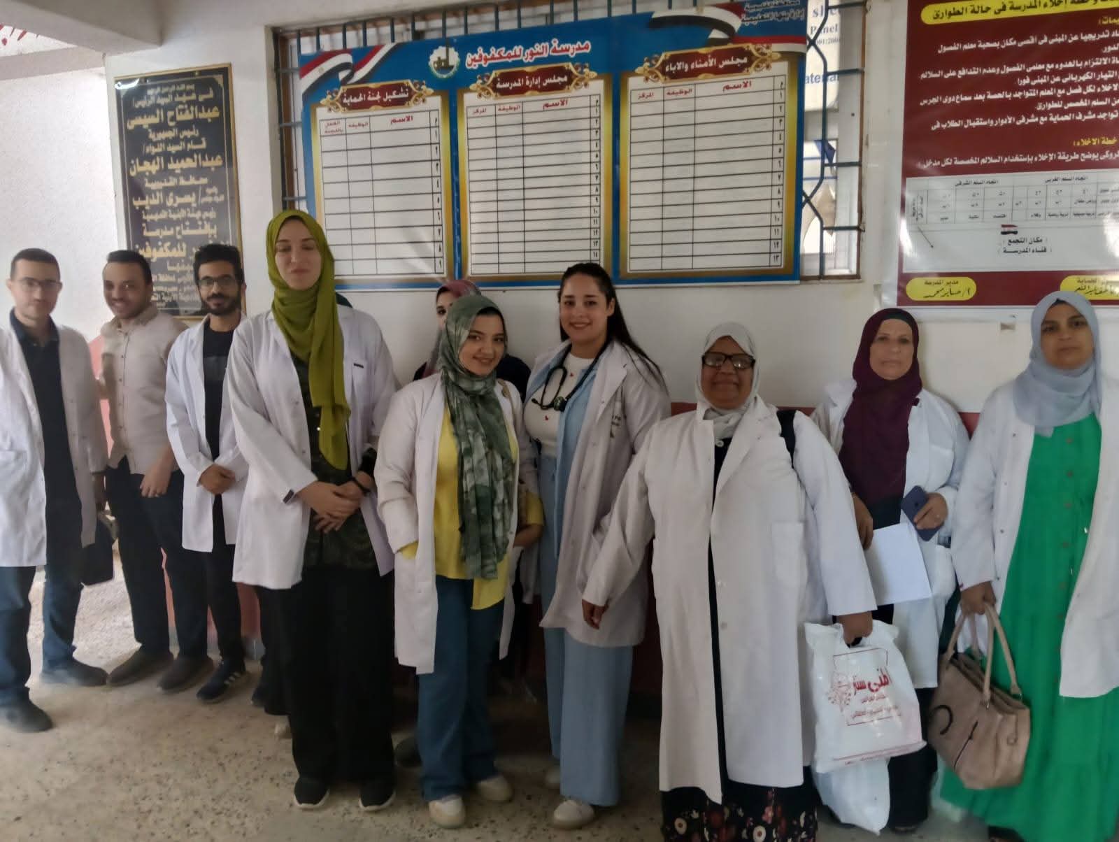 الأطباء والطواقم المشاركة بالمبادرة