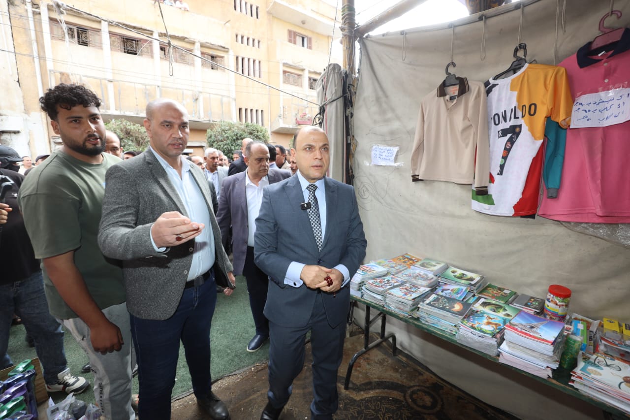 توفير الملابس والأدوات المكتبية توفير الملابس والأدوات المكتبية