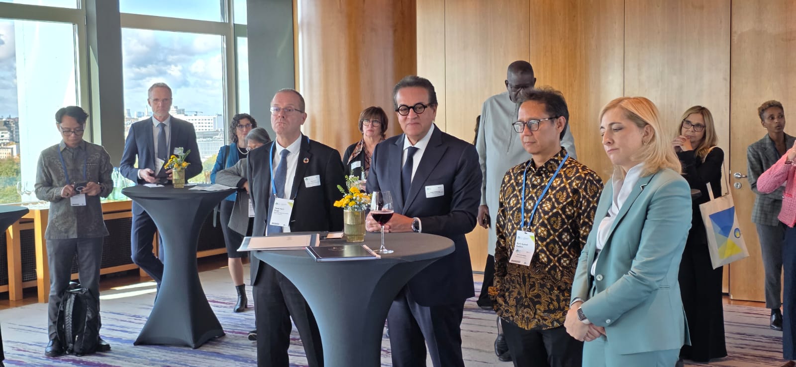 جانب من اللقاء جانب من اللقاء