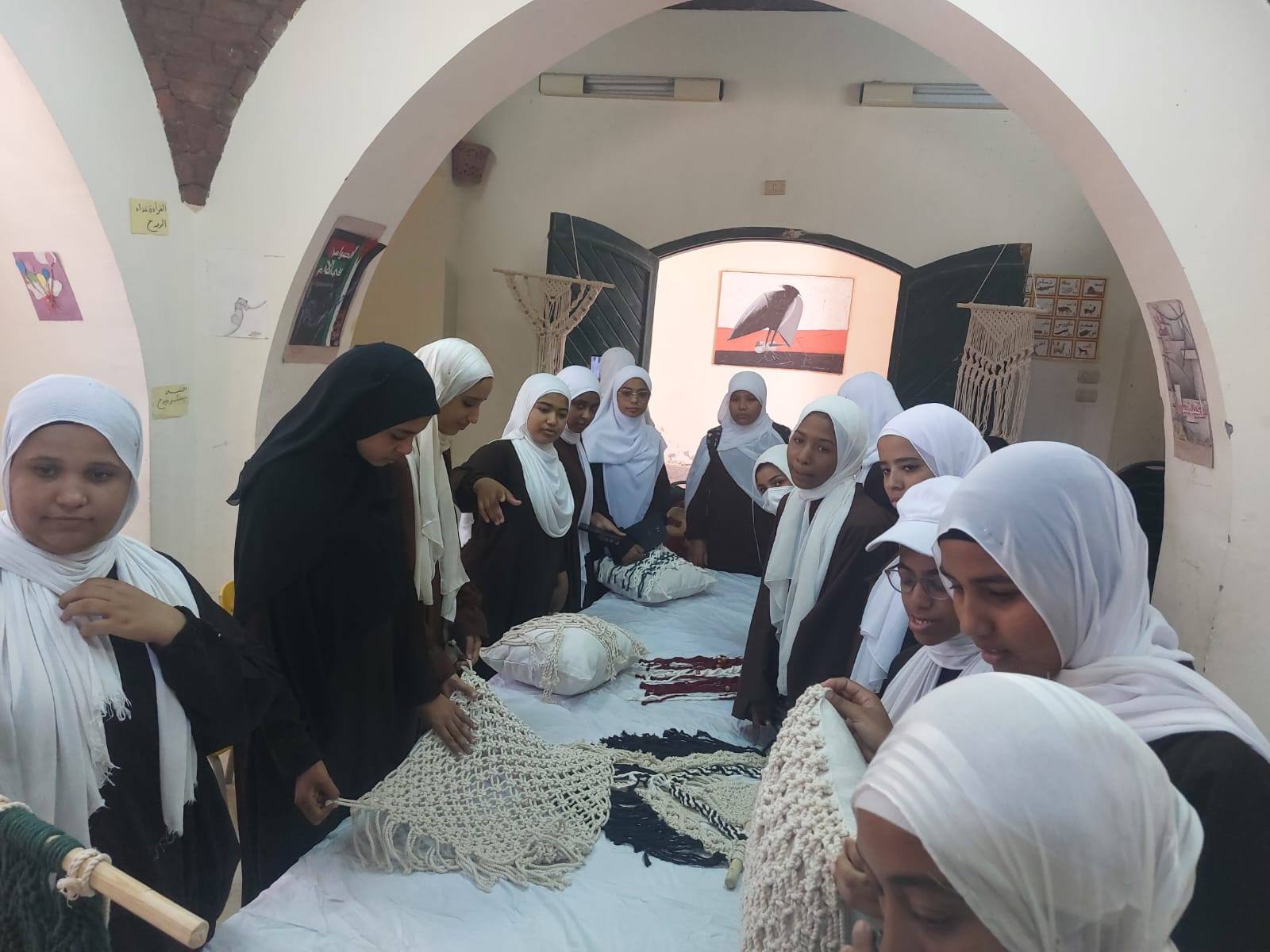 قصور الثقافة تقيم ورشة لتعليم فن المكرمية بقرية الحسينات شرق الأقصر