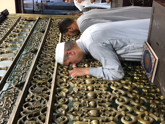 عدد من المترددين على مقام السيد البدوى (7)