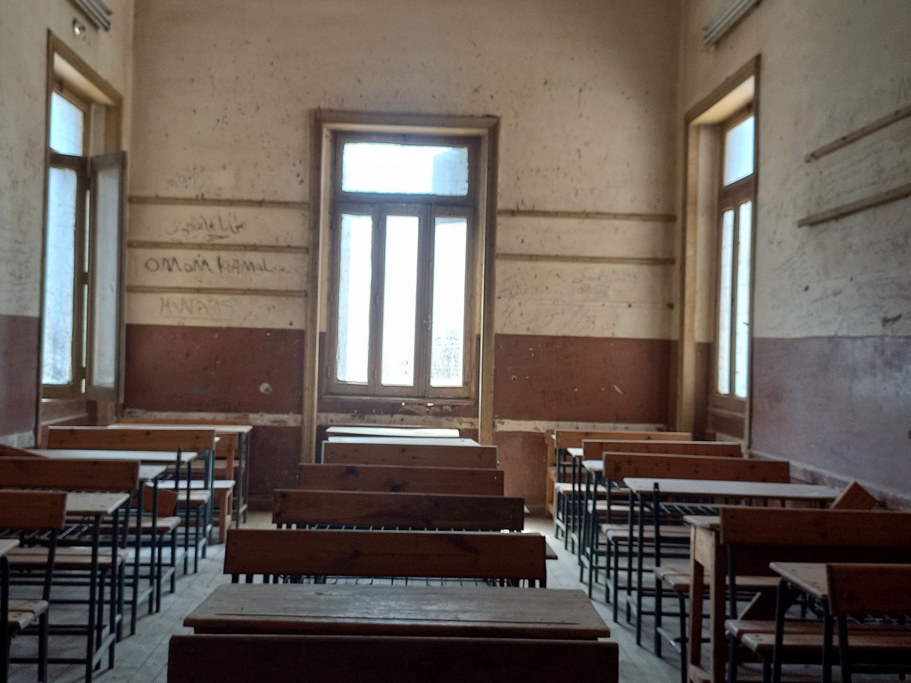 المدرسة من الداخل 