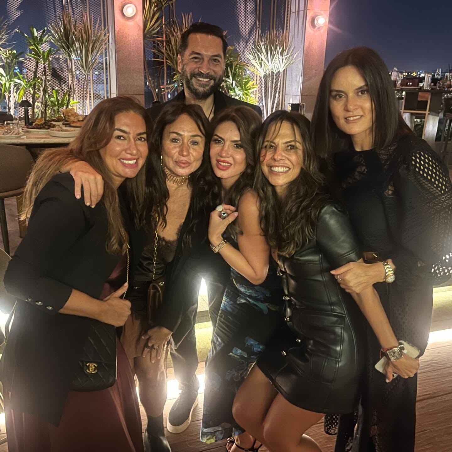 نجلاء بدر تحتفل بعيد ميلادها مع نجوم الفن (2)