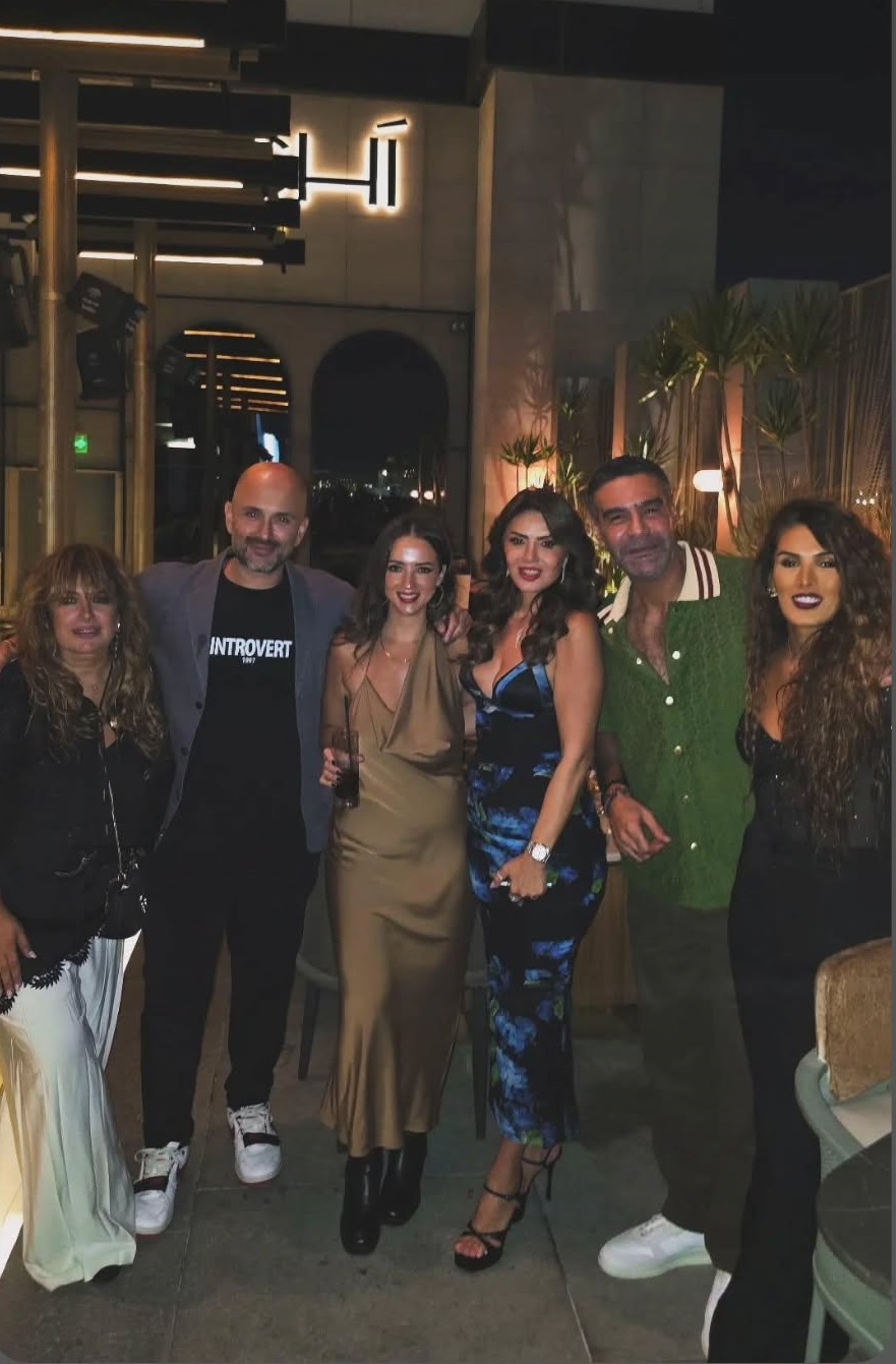 نجلاء بدر تحتفل بعيد ميلادها مع اصدقائها