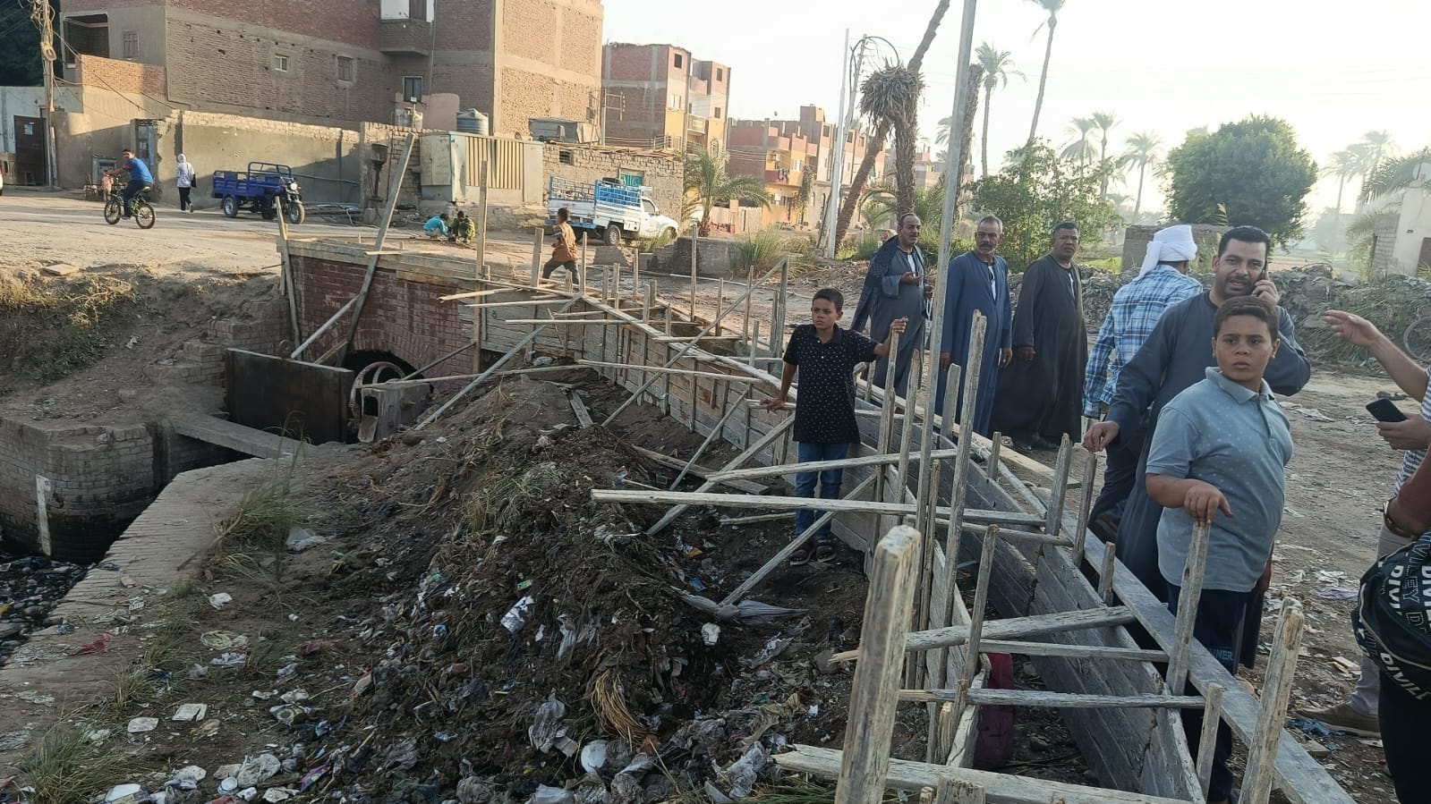 جانب من بناء السور