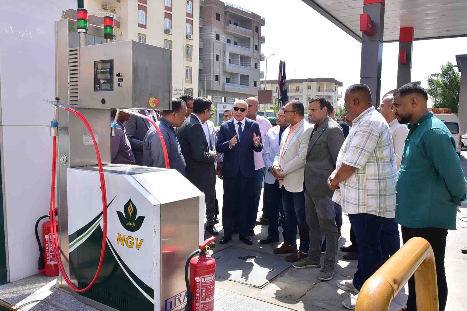 محافظ الأقصر يفتتح محطة الغاز الطبيعي بالعوامية