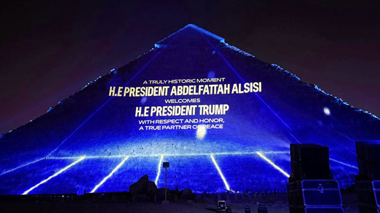 الأهرامات تحتفى بقمة شرم الشيخ (14)