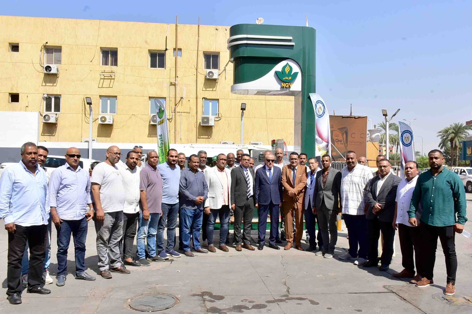 محافظ الأقصر يفتتح محطة الغاز الطبيعي بمنطقة العوامية