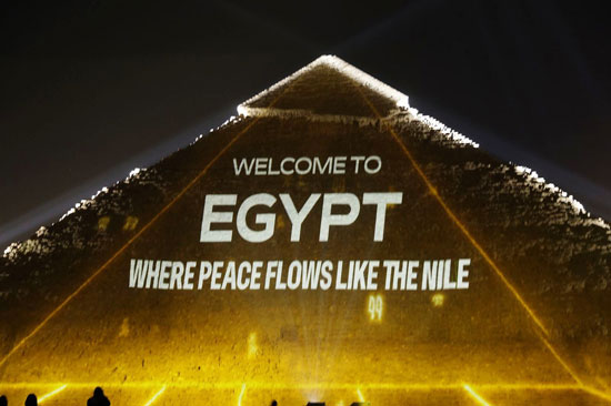 الأهرامات تحتفى بقمة شرم الشيخ (11)