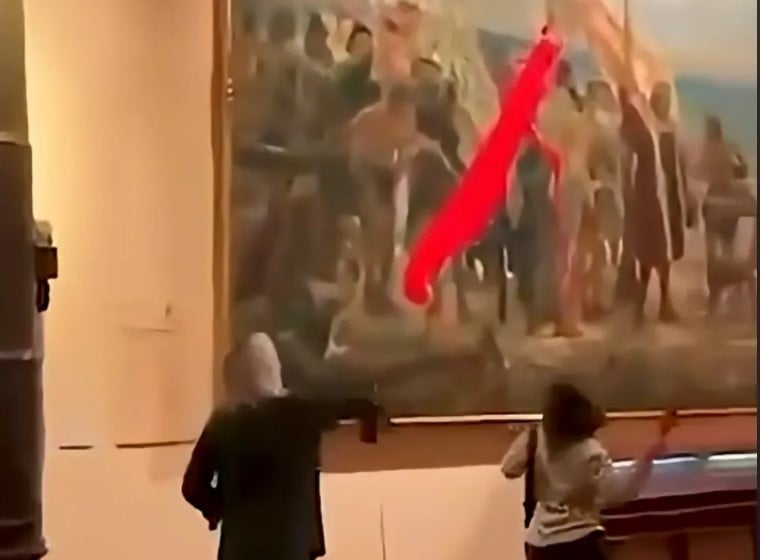 نشطاء المناخ يشوهون لوحة كولومبوس