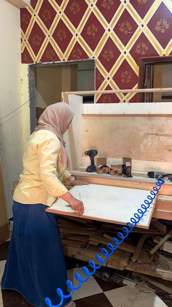 أول-سيدة-تعمل-نجار-بحرفيه-في-الدقهلية أول-سيدة-تعمل-نجار-بحرفيه-في-الدقهلية