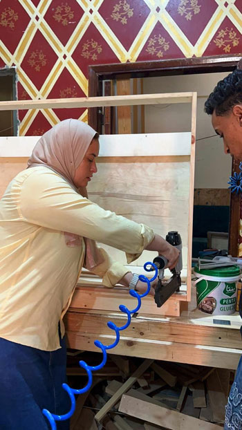 تعمل-في-النجارة-منذ-6-سنوات تعمل-في-النجارة-منذ-6-سنوات