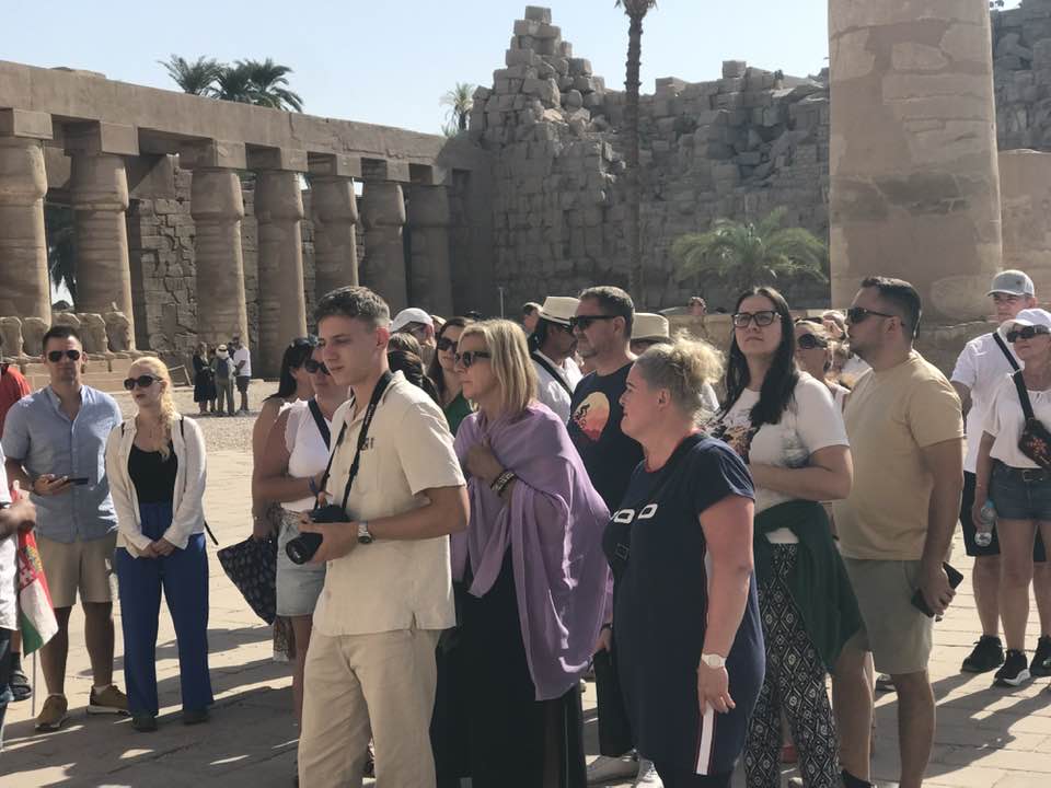 الرحلات الأسرية المبهجة من سياح العالم فى معابد الأقصر