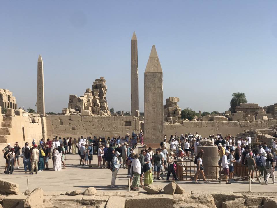 السياح من كل دول العالم يزورون الأقصر للإستمتاع بالحضارة المصرية القديمة