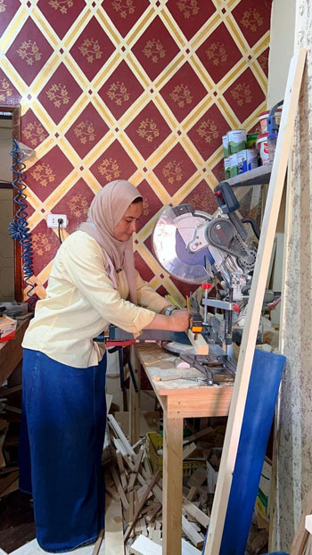 عمل-الأسطي-داليا-علي-المنشار-الكهربائي عمل-الأسطي-داليا-علي-المنشار-الكهربائي