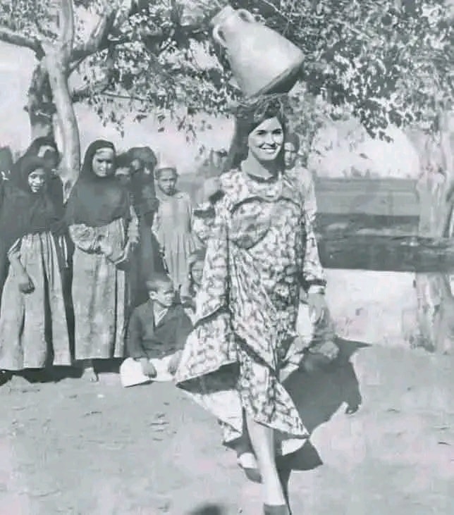 سعاد حسني تتدرب على حمل البلاص سعاد حسني تتدرب على حمل البلاص