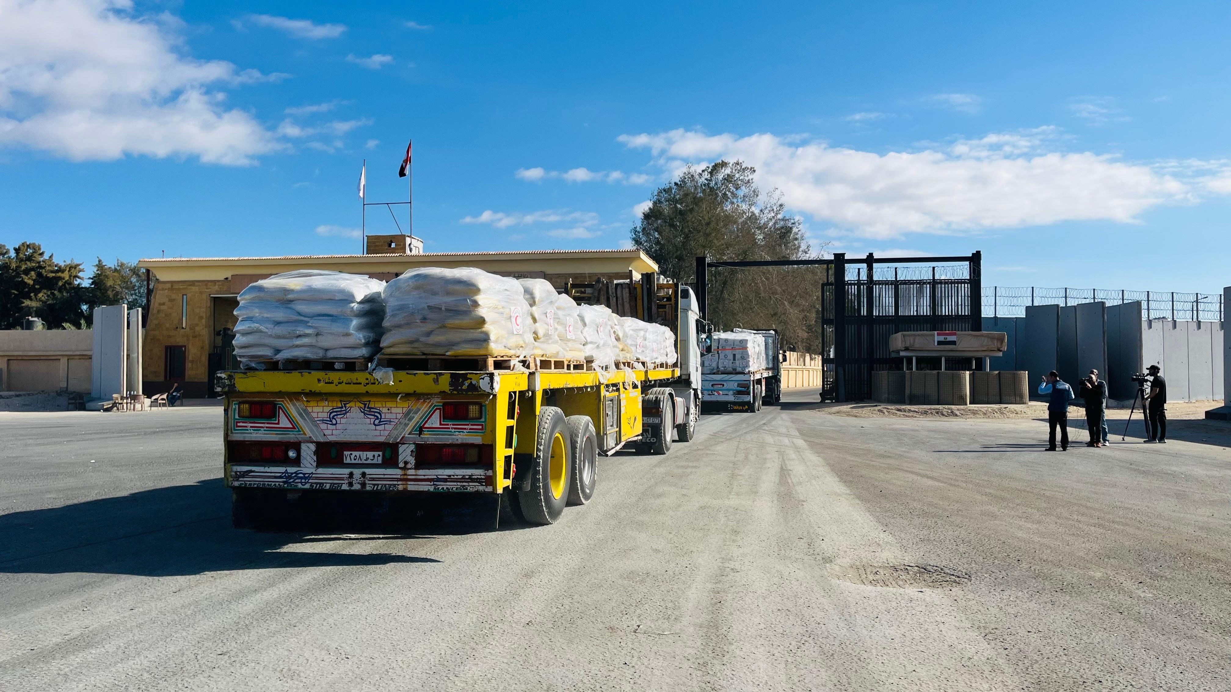 إطلاق قافلة زاد العزة بحمولة 9700 طن مساعدات إطلاق قافلة زاد العزة بحمولة 9700 طن مساعدات