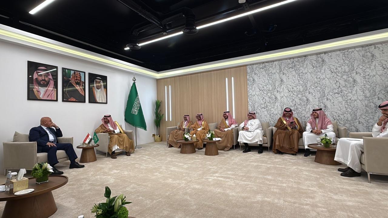 جانب من لقاءات الفريق كامل الوزير جانب من لقاءات الفريق كامل الوزير