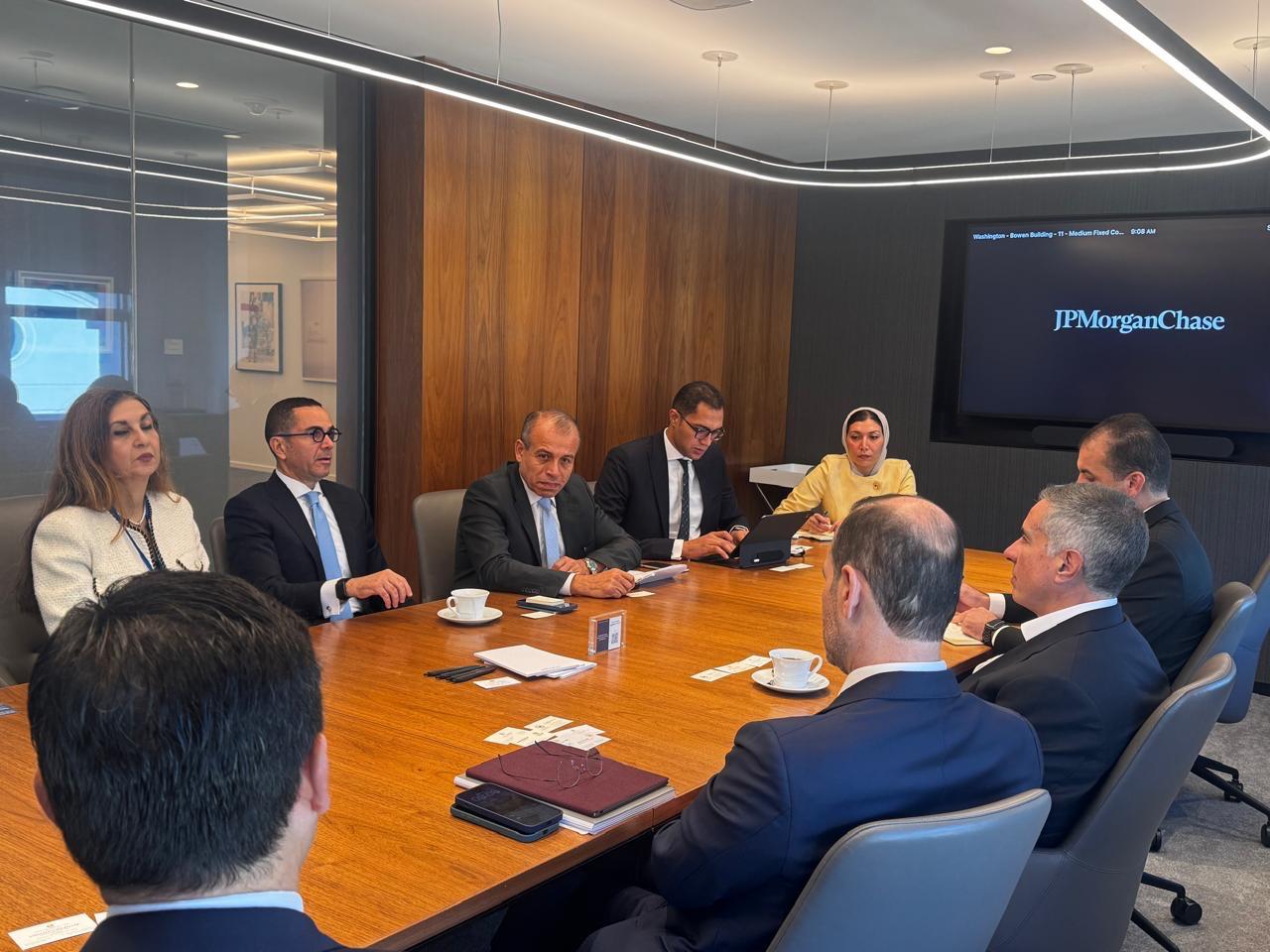 اجتماع وزير الاستثمار مع دانيال بينتو نائب رئيس مجلس إدارة شركة جي بي مورجان تشيس (4)