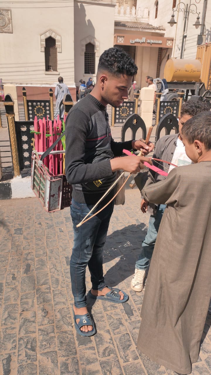 الأطفال يشترون الربابه الأطفال يشترون الربابه