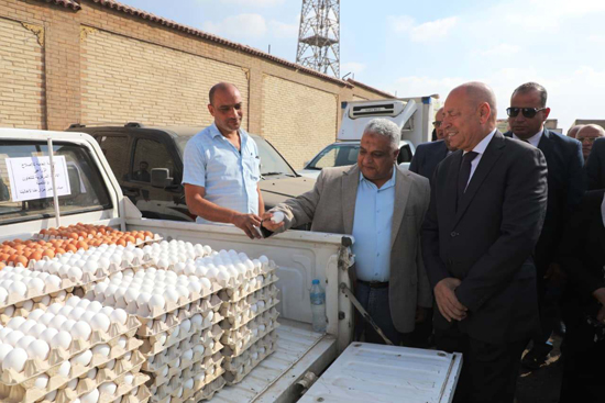 محافظ-القاهرة-يتفقد-معرض-السلع-الغذائية-وسط-القاهرة