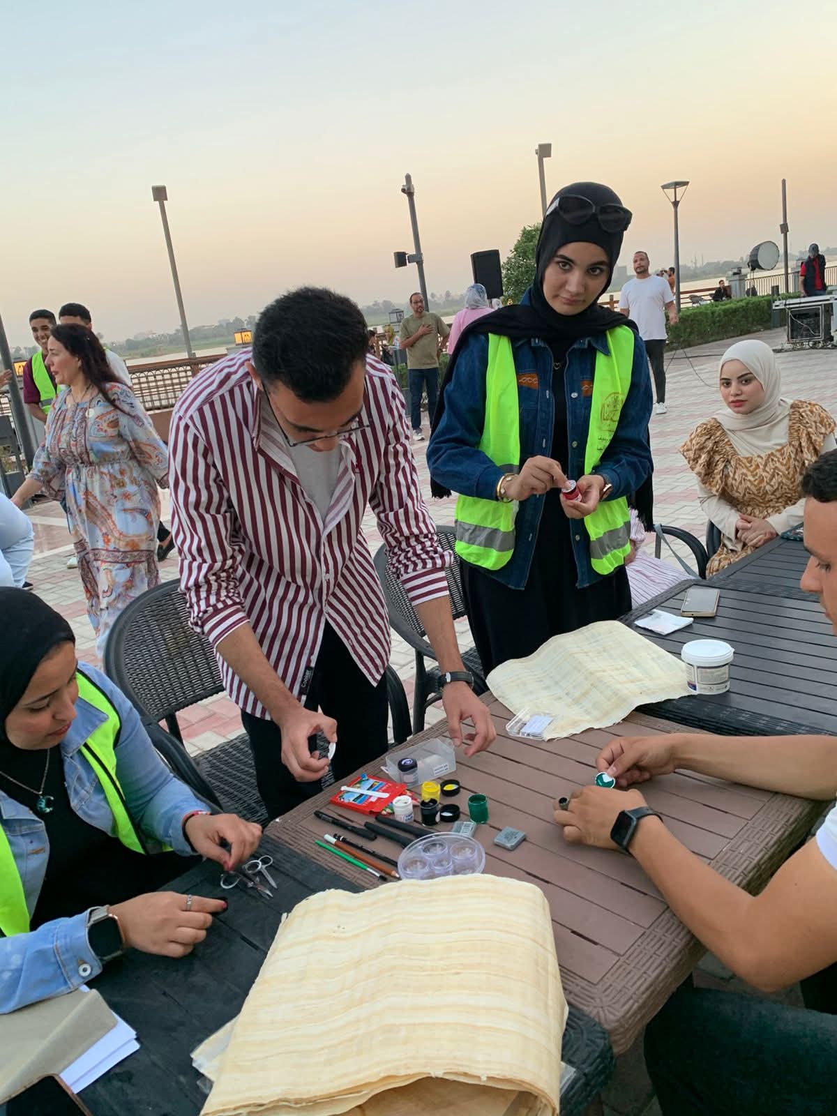 ورش عمل داخل الممشى