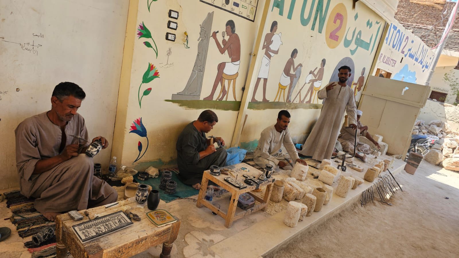 نجوم وملوك صناعة التحف فى غرب الاقصر