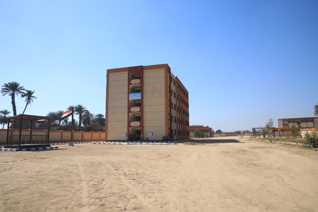 مدرسة الزراعة وملحقاتها  (2)