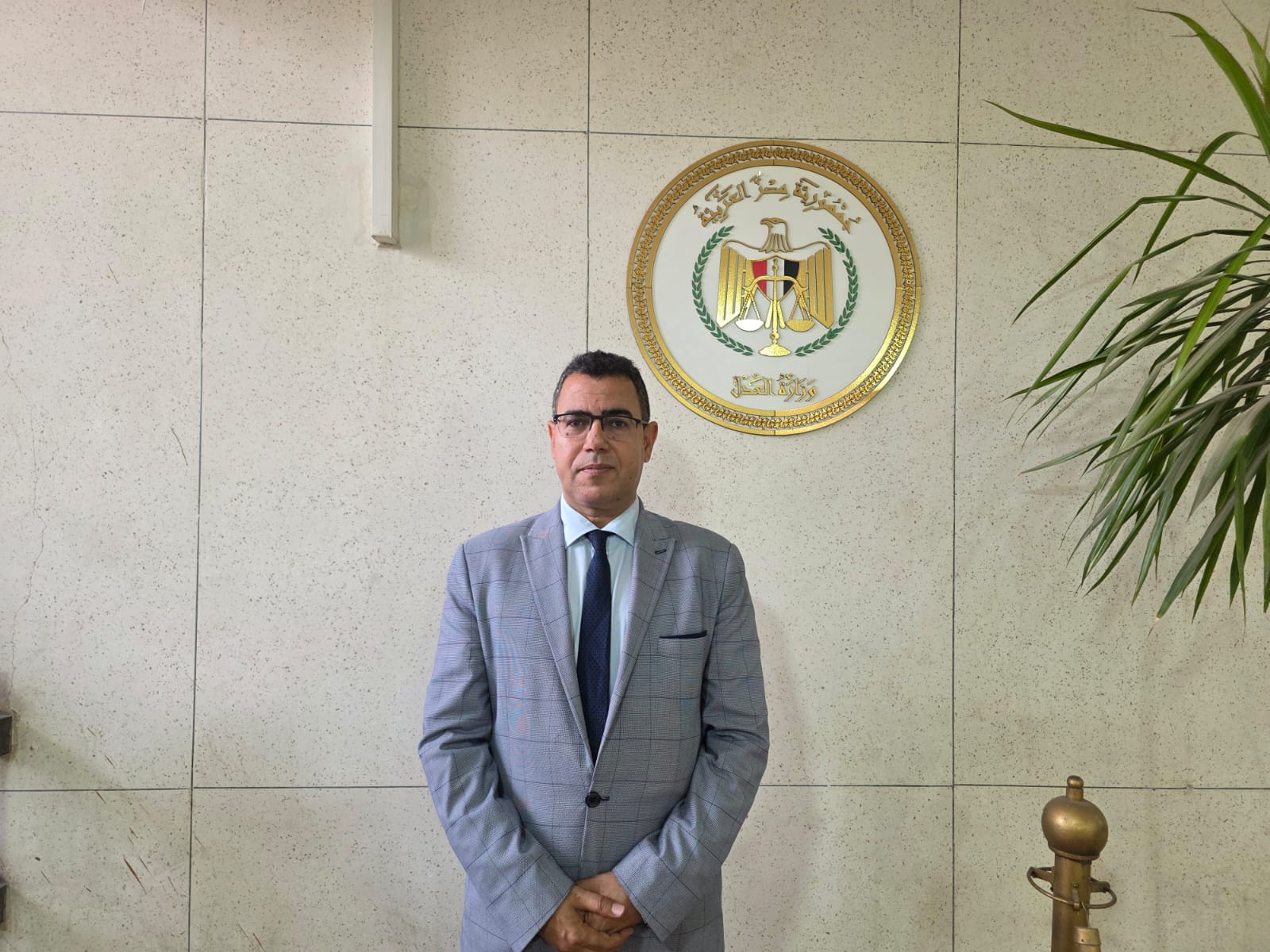 جانب من تقديم أوراق ترشحه لمجلس النواب