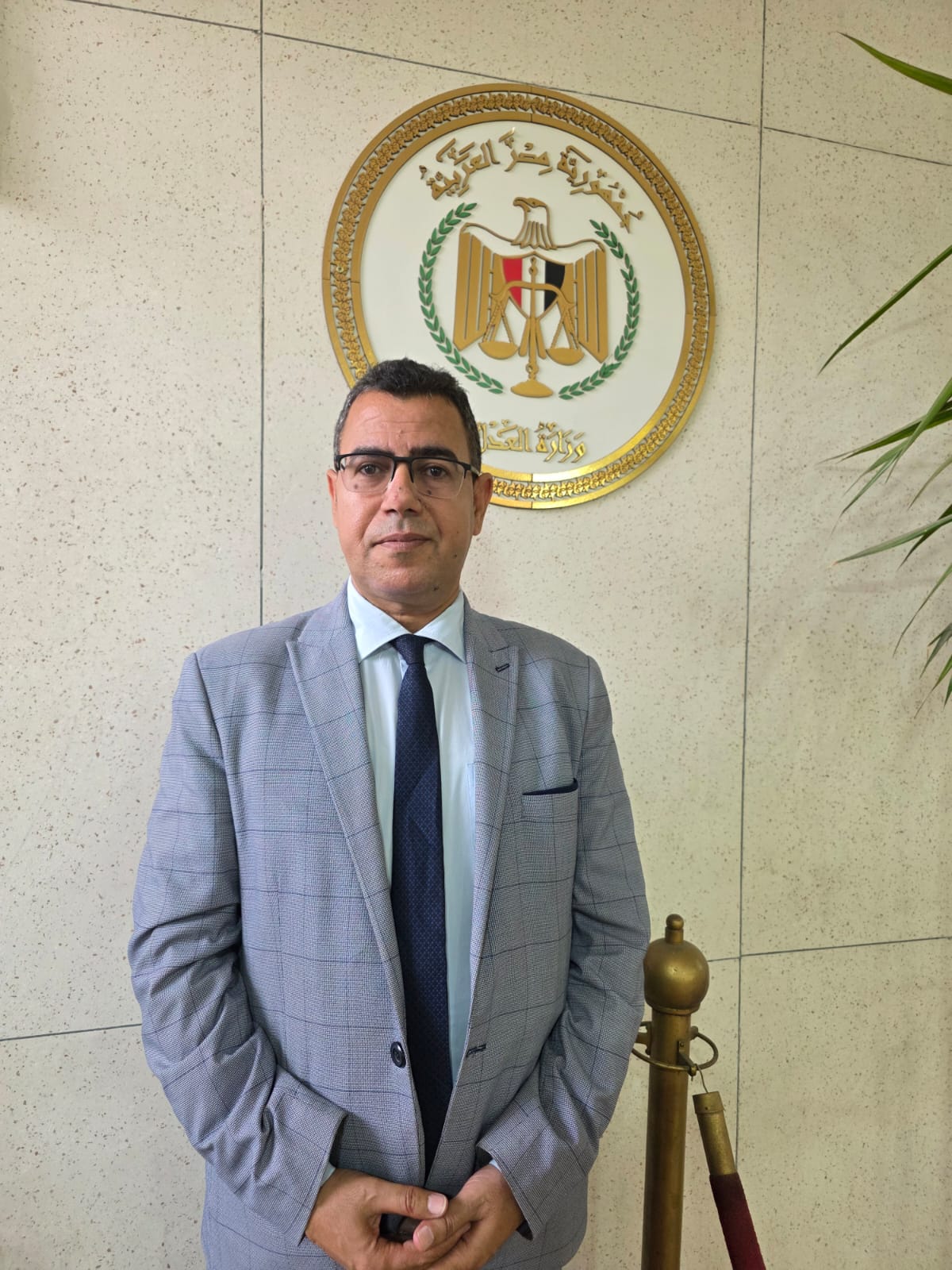 جانب من تقديم أوراق ترشحه لمجلس النواب بالإسماعيلية